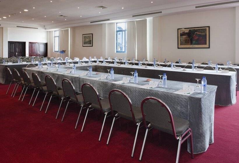 هتل Holiday Inn Accra Airport By Ihg