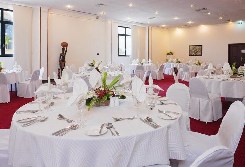 هتل Holiday Inn Accra Airport By Ihg