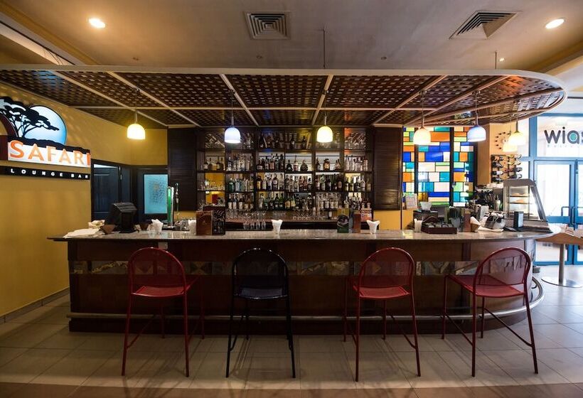 هتل Holiday Inn Accra Airport By Ihg