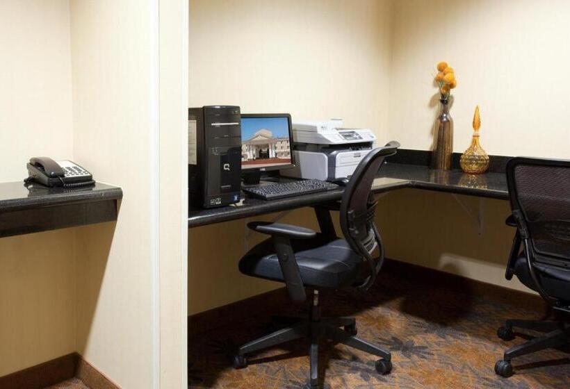 Holiday Inn Express Hotel & Suites Lamar By Ihg