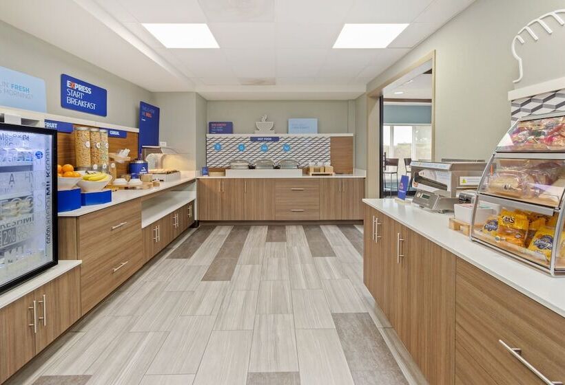 Holiday Inn Express Hotel & Suites Largo Clearwater, An Ihg