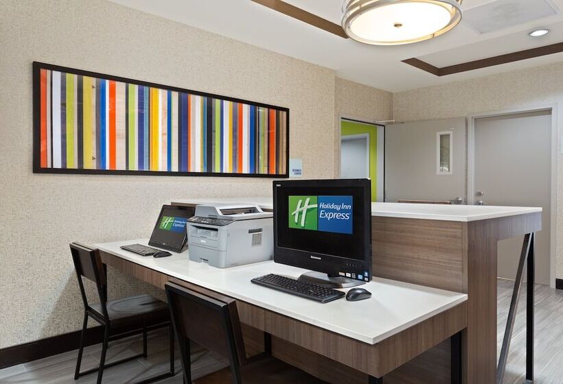 Holiday Inn Express Hotel & Suites Largo Clearwater, An Ihg