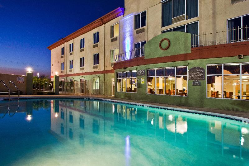 Holiday Inn Express Hotel & Suites Live Oak, An Ihg