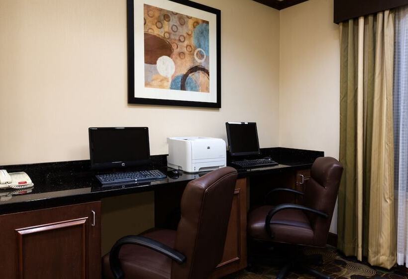 فندق Holiday Inn Express & Suites Moultrie, An Ihg