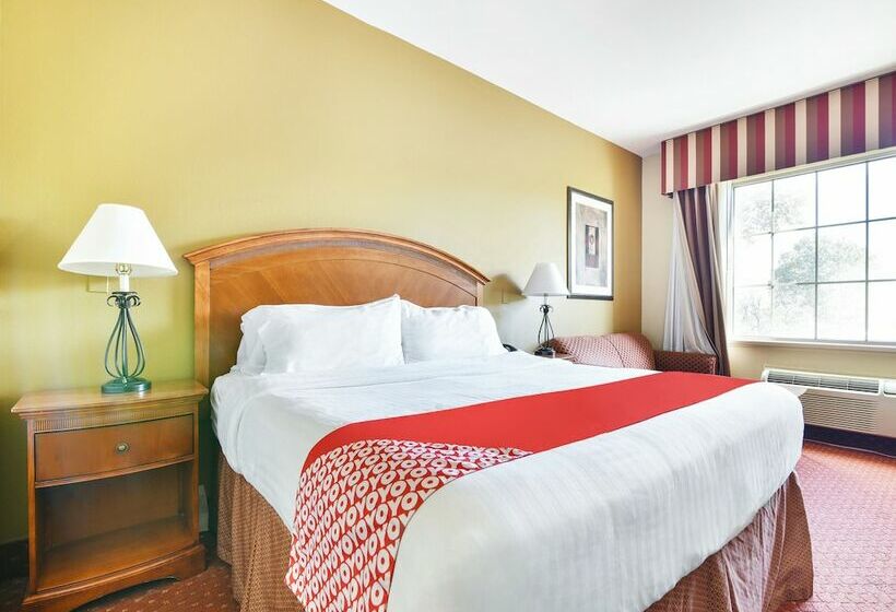 בית מלון כפרי Oyo Townhouse Oklahoma City Airport