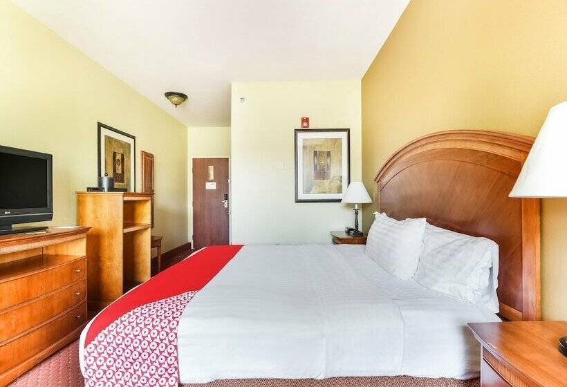 בית מלון כפרי Oyo Townhouse Oklahoma City Airport