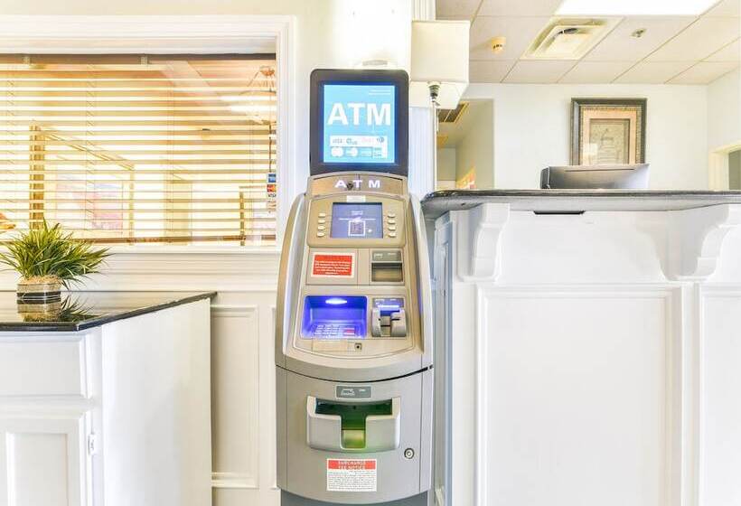 בית מלון כפרי Oyo Townhouse Oklahoma City Airport