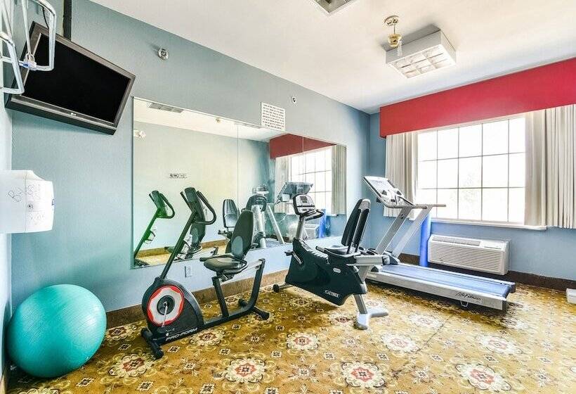 בית מלון כפרי Oyo Townhouse Oklahoma City Airport