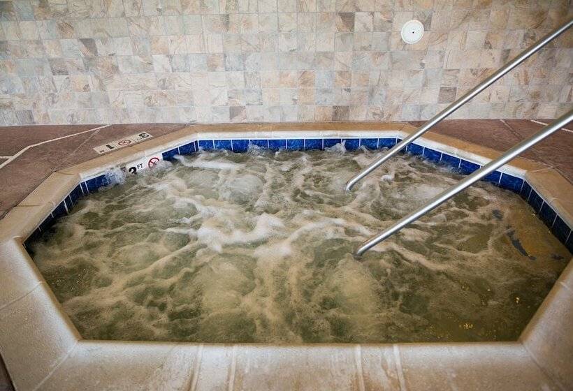 Holiday Inn Express Hotel & Suites Northwood By Ihg