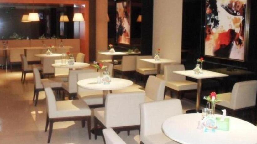 Отель Jinjiang Inn Qingdao Wuxi Square Nanjing Road Metro Station