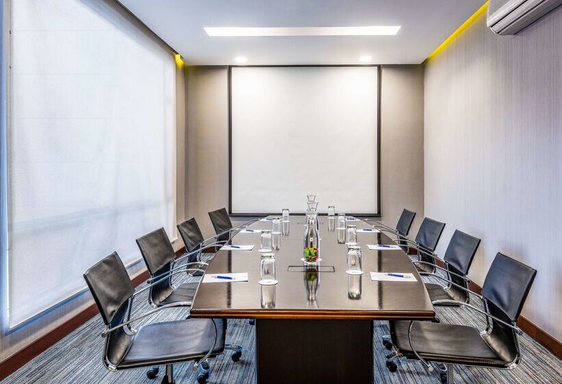 בית מלון כפרי NH Bogota Urban 93 Royal