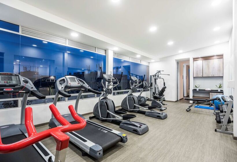 בית מלון כפרי NH Bogota Urban 93 Royal