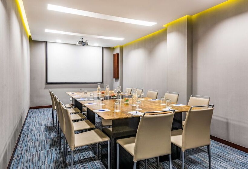 בית מלון כפרי NH Bogota Urban 93 Royal