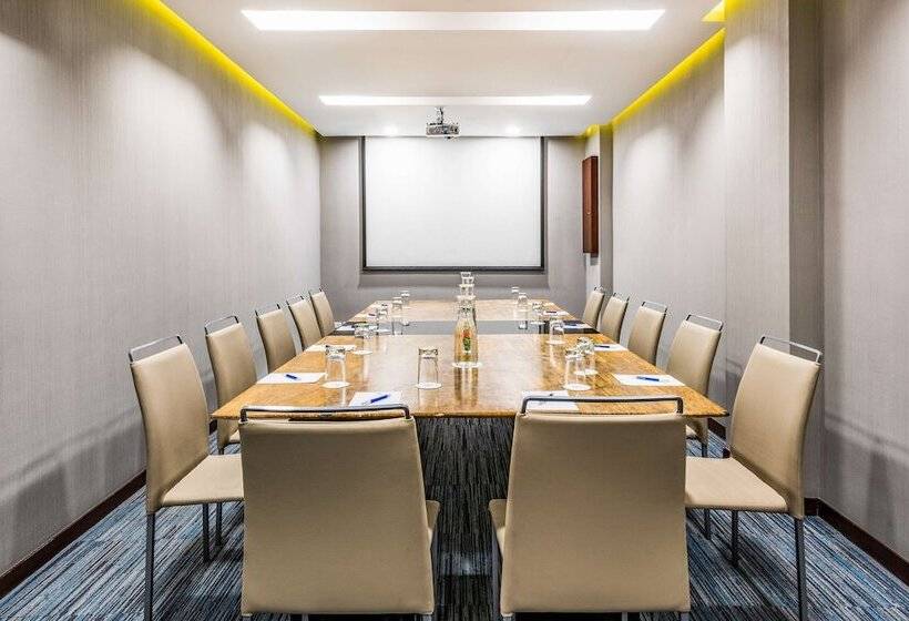 בית מלון כפרי NH Bogota Urban 93 Royal