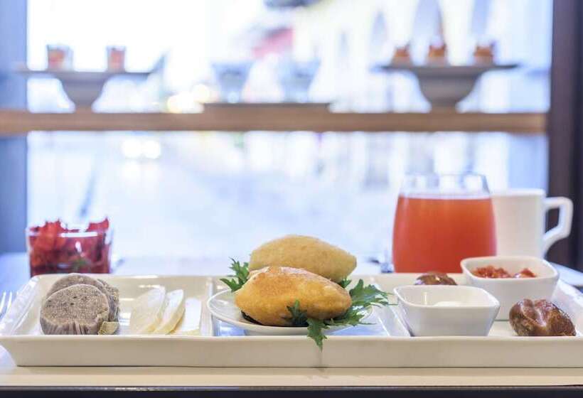 Отель NH Royal Urban Cartagena