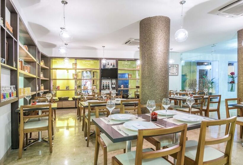 Отель NH Royal Urban Cartagena