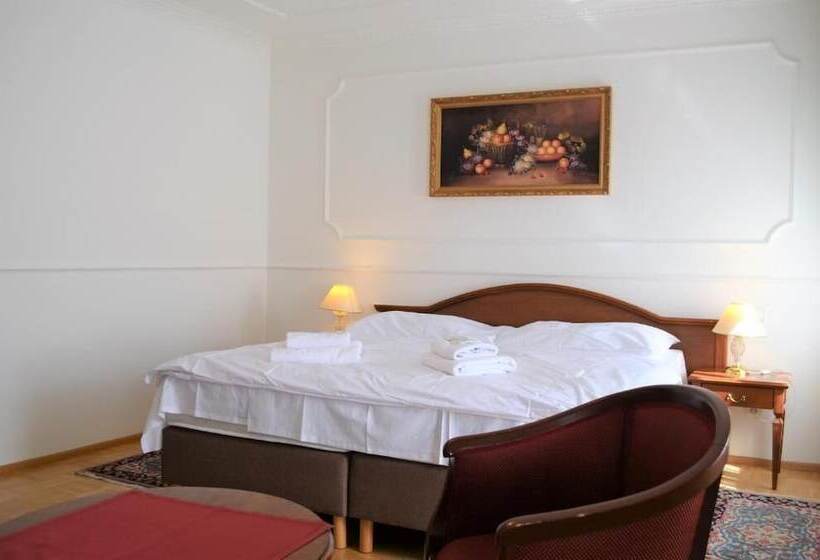 فندق Renesance Krasna Kralovna