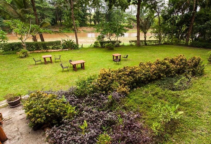 호텔 Riverhouse Resort