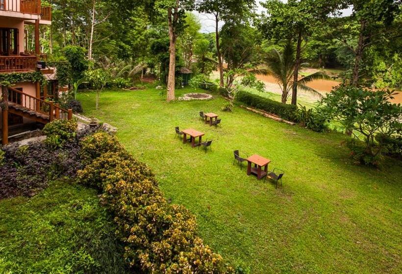 호텔 Riverhouse Resort