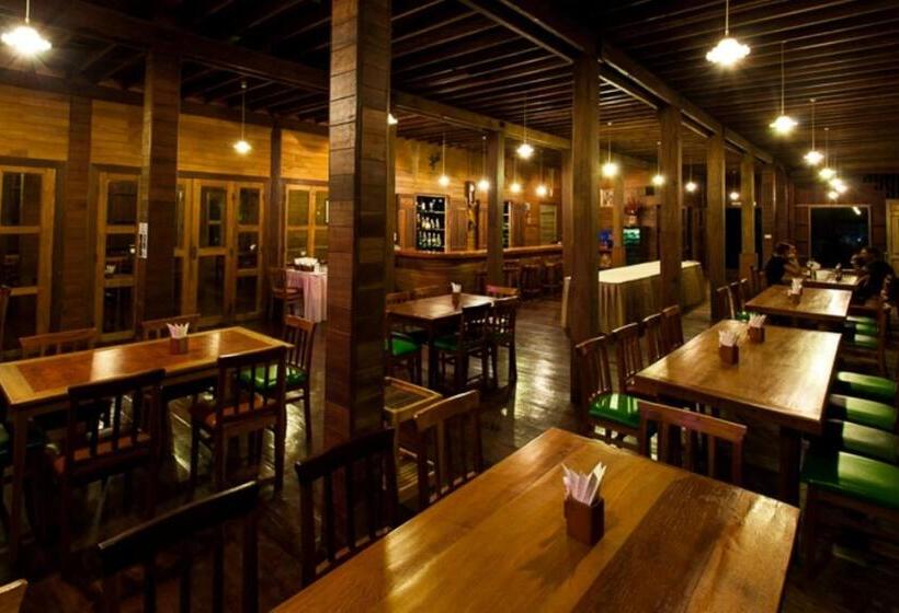 호텔 Riverhouse Resort