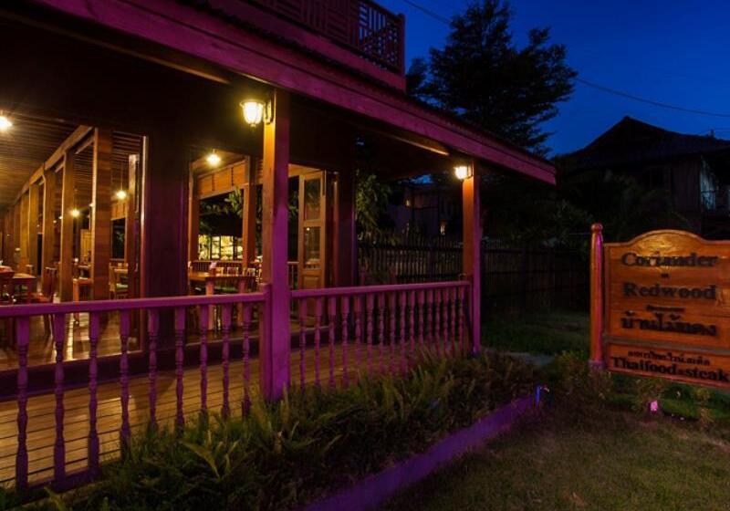 호텔 Riverhouse Resort