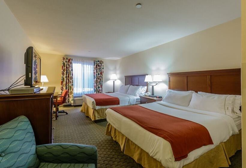 Triple Play Resort Hotel & Suites