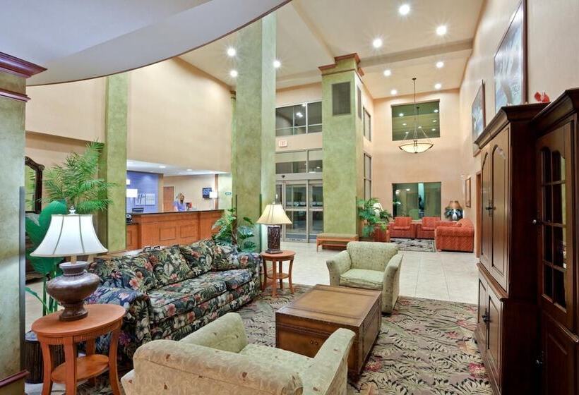 Triple Play Resort Hotel & Suites