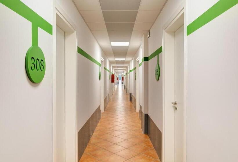 住所  Meininger Milano Garibaldi