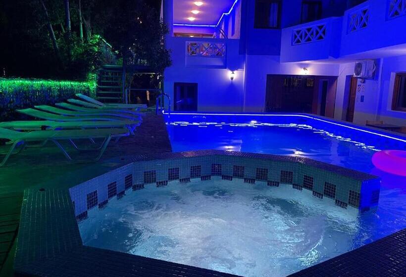 Romantica Hotel Apartments