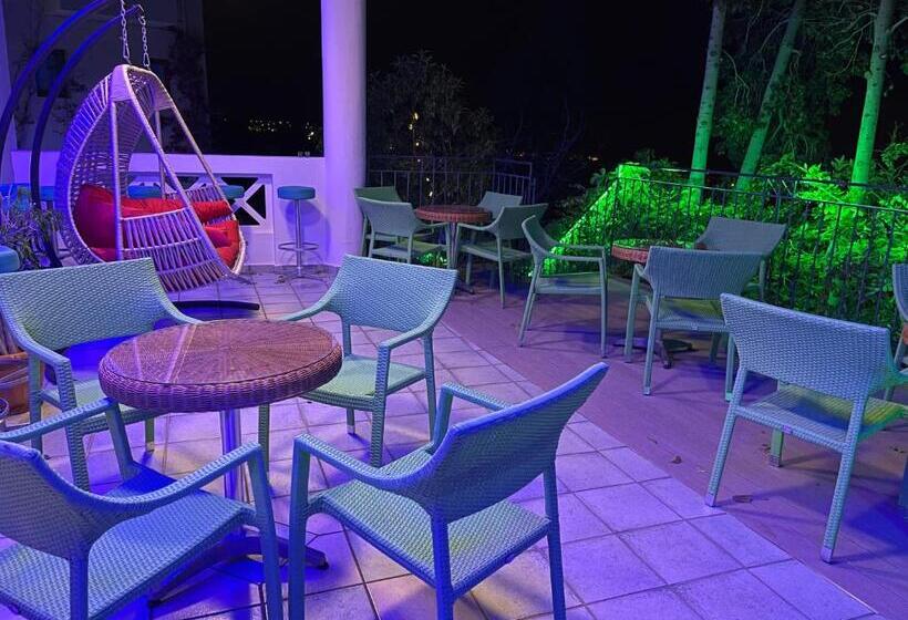 Romantica Hotel Apartments