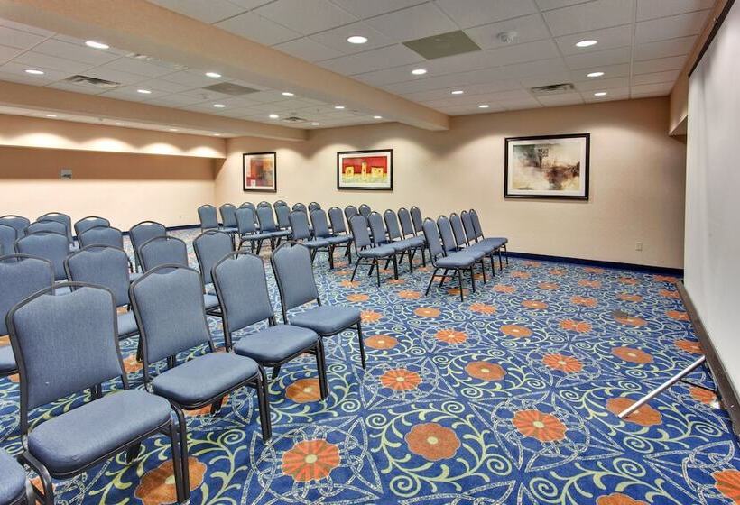בית מלון כפרי Holiday Inn Express & Suites Detroit   Novi, An Ihg