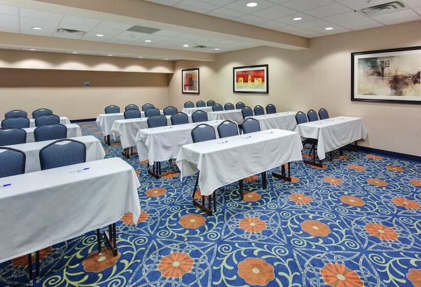 בית מלון כפרי Holiday Inn Express & Suites Detroit   Novi, An Ihg
