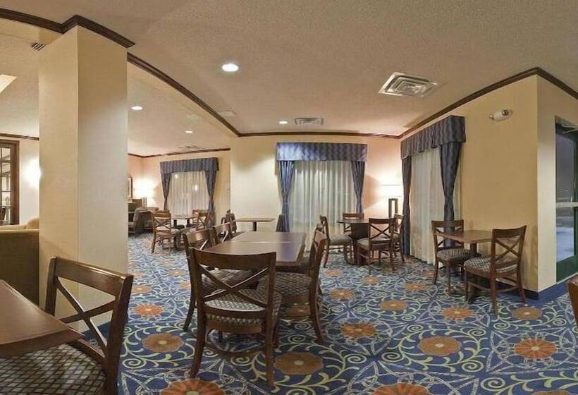 בית מלון כפרי Holiday Inn Express & Suites Detroit   Novi, An Ihg