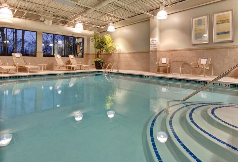 בית מלון כפרי Holiday Inn Express & Suites Detroit   Novi, An Ihg