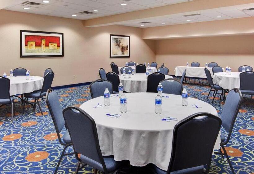 בית מלון כפרי Holiday Inn Express & Suites Detroit   Novi, An Ihg