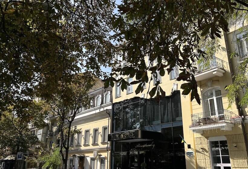 هتل Alexandrovskiy