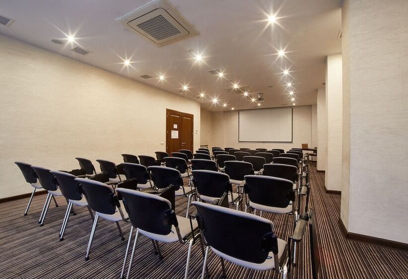 هتل Alexandrovskiy