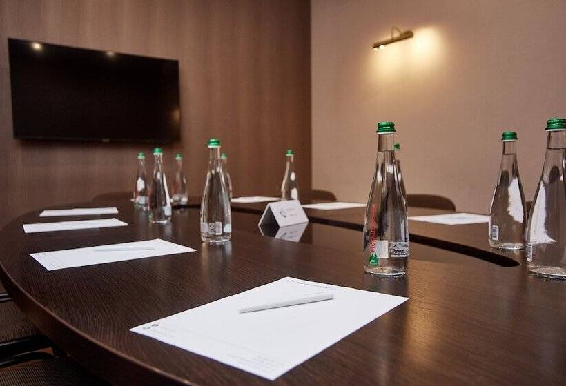 هتل Alexandrovskiy