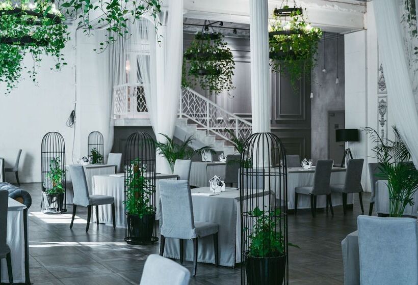 هتل Alexandrovskiy