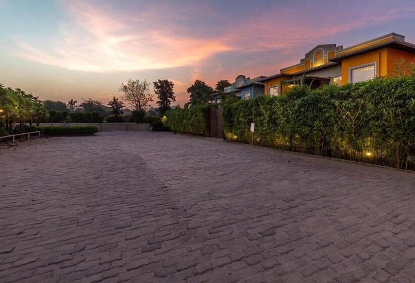 Hotel Aravali Resorts