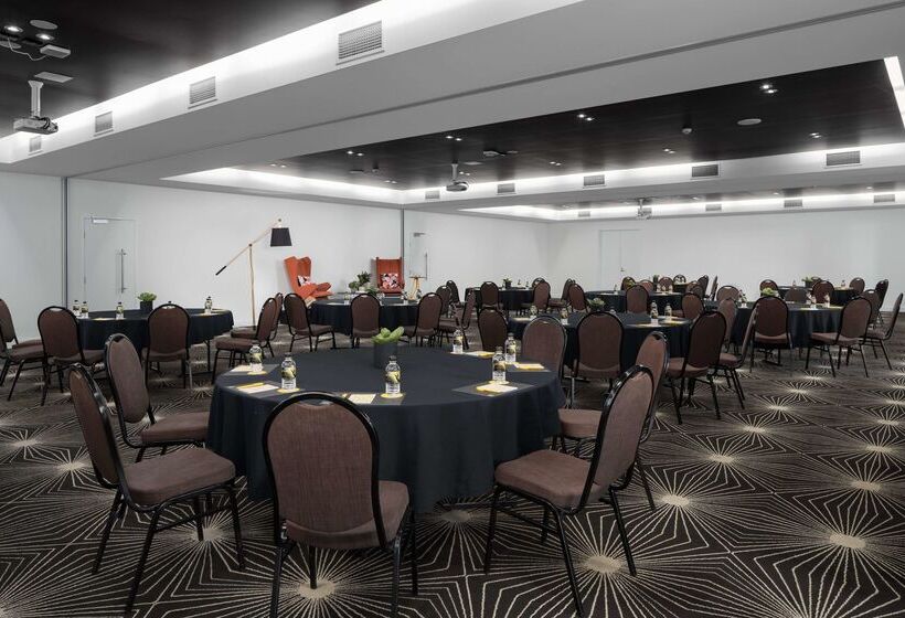 فندق Atura Dandenong