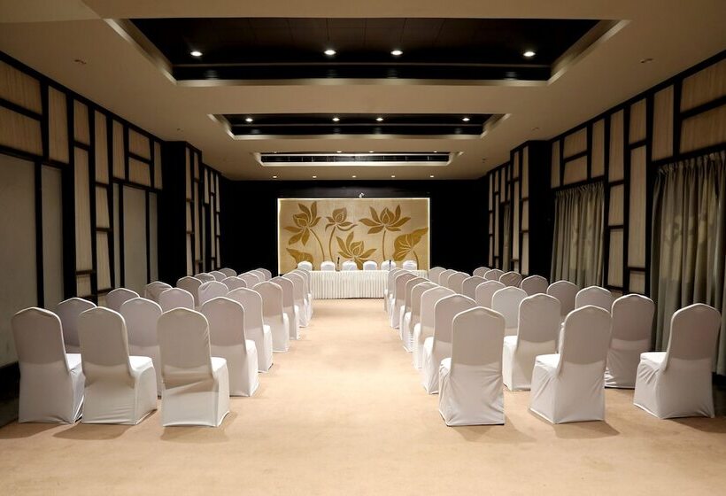 호텔 Aurangabad Gymkhana Club