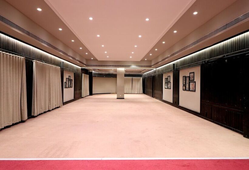 호텔 Aurangabad Gymkhana Club