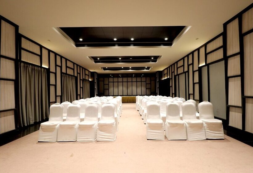 호텔 Aurangabad Gymkhana Club