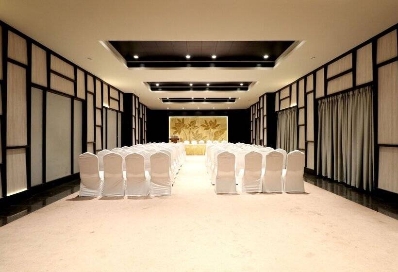 호텔 Aurangabad Gymkhana Club