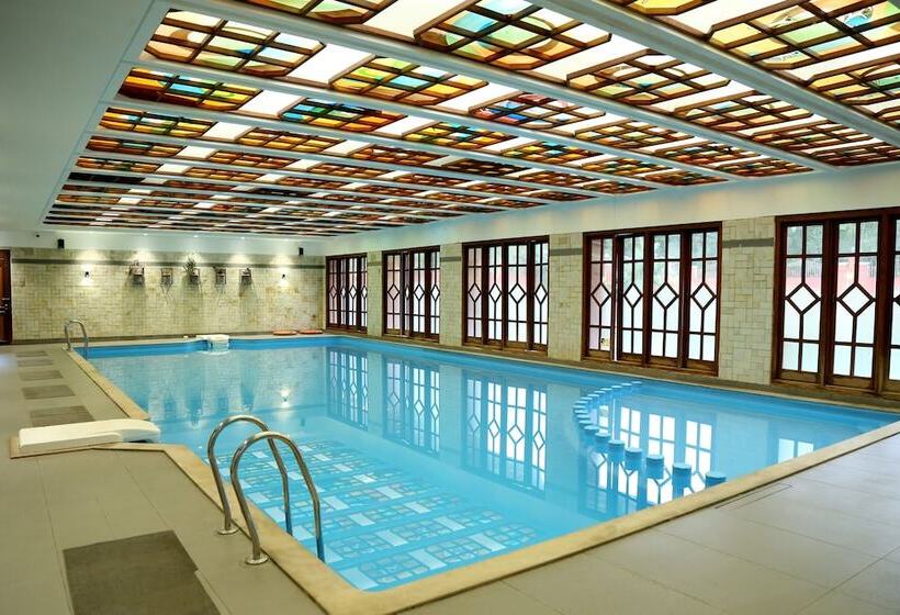 호텔 Aurangabad Gymkhana Club