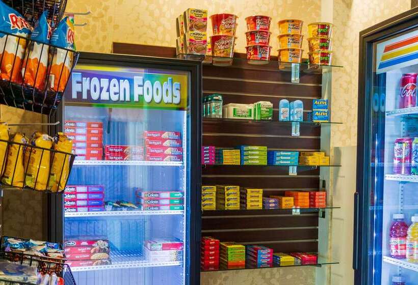 فندق Comfort Inn & Suites Plainvillefoxboro