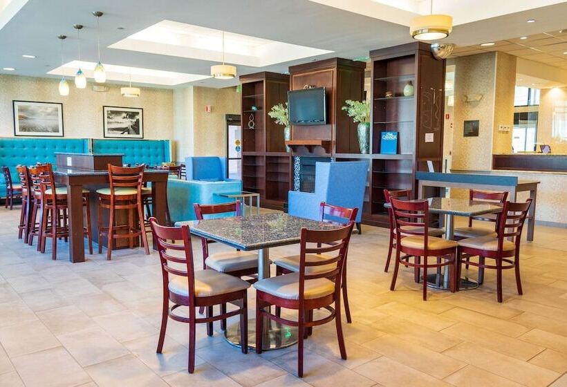 فندق Comfort Inn & Suites Plainvillefoxboro