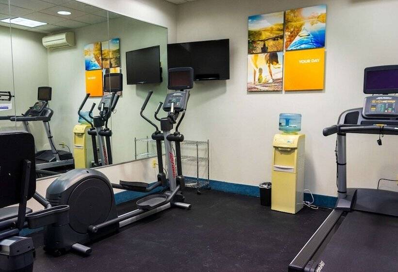 فندق Comfort Inn & Suites Plainvillefoxboro