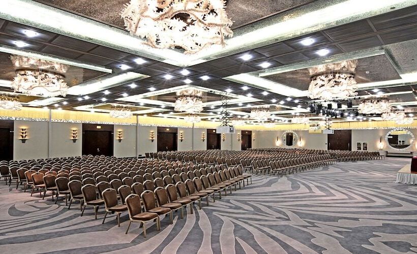 Отель Crowne Plaza Bursa Convention Center & Thermal Spa, An Ihg